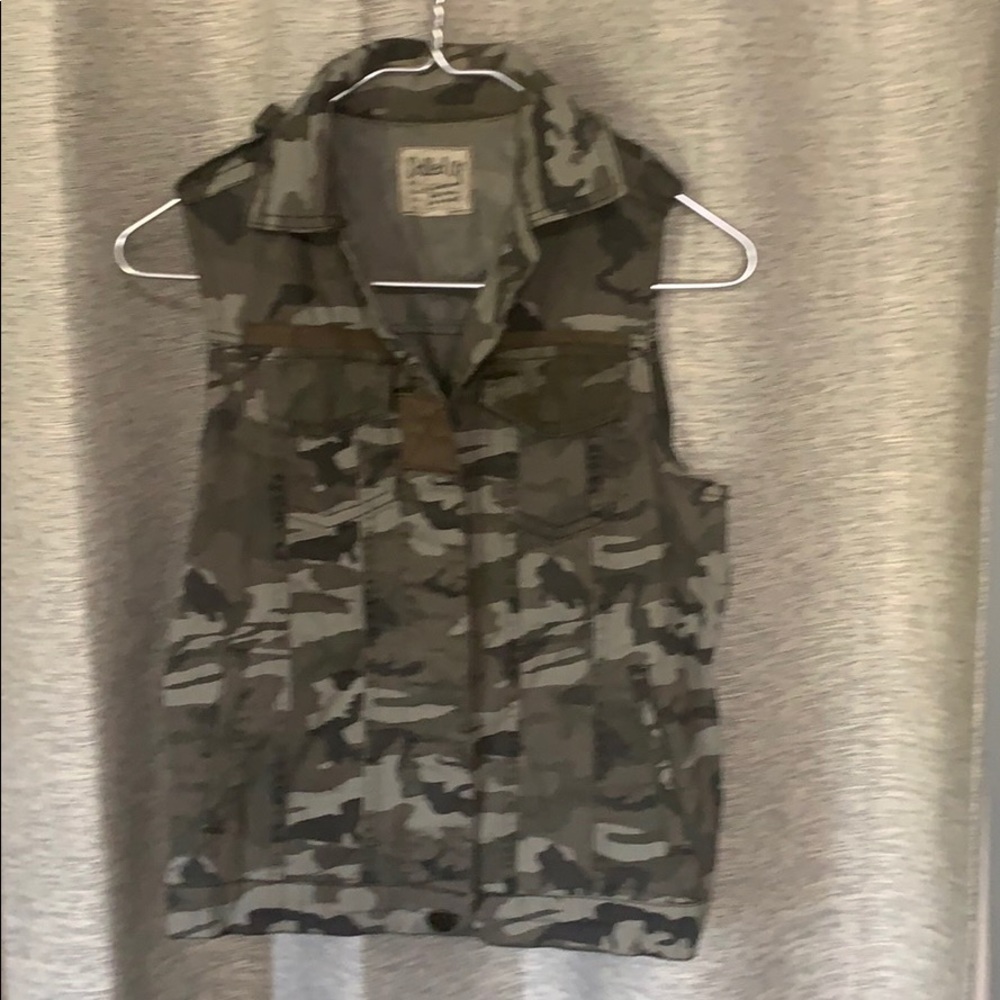 Women’s camo vest